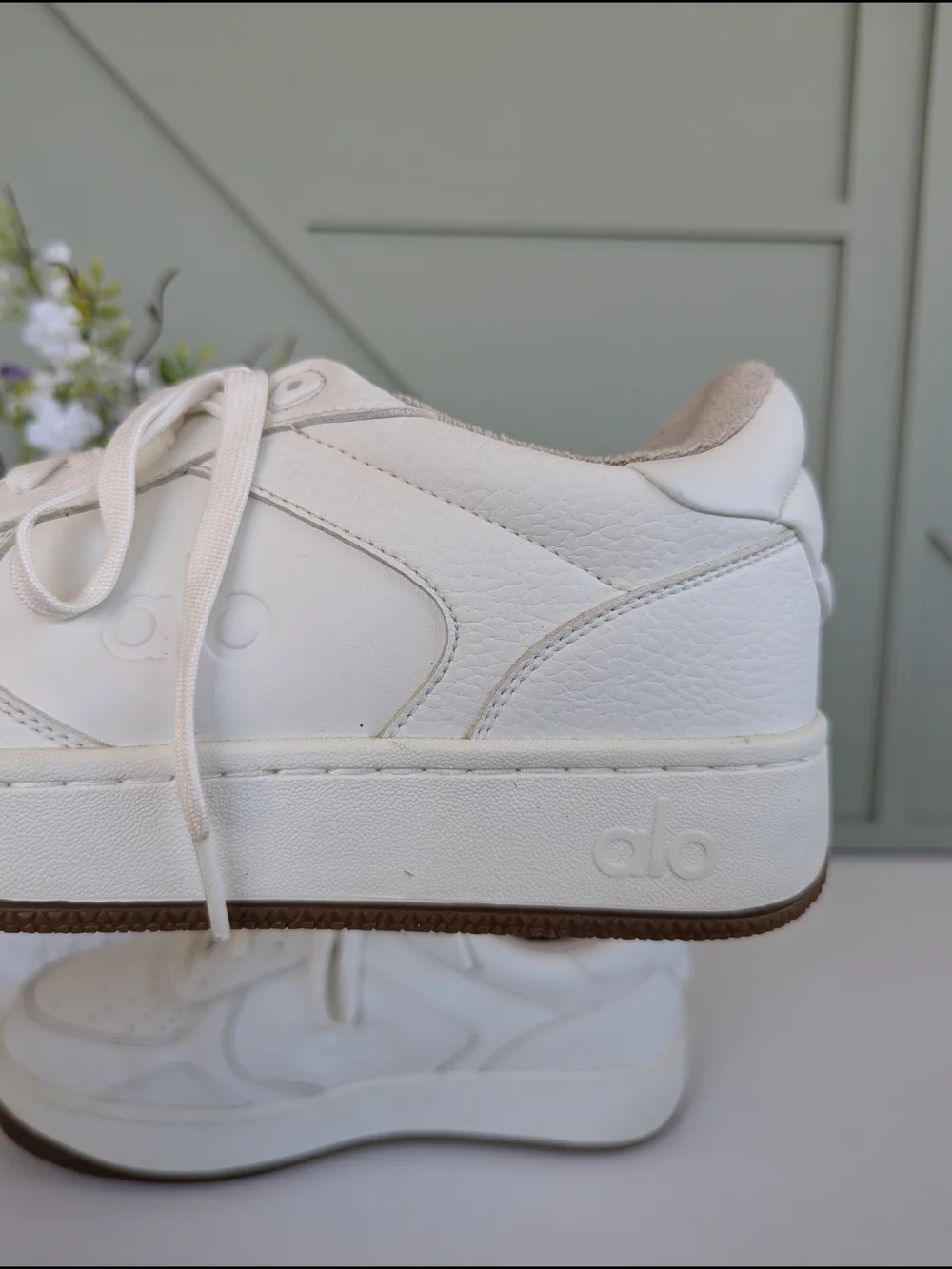 ALO Yoga White Women's Sneakers with Gum Sole - Picture 8 of 16